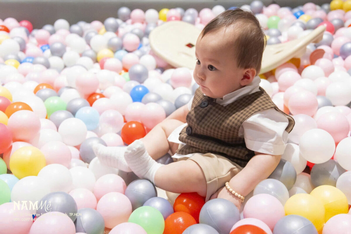 đặt tiệc thôi nôi cho bé tại nhà