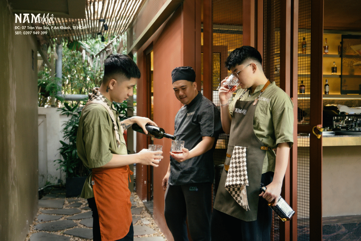 Nhà hàng ven sông Thảo Điền
